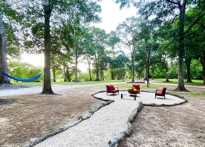 Hébergement de vacances Spacious Waterfront + 2.5 Acres On The Bay Lafayette